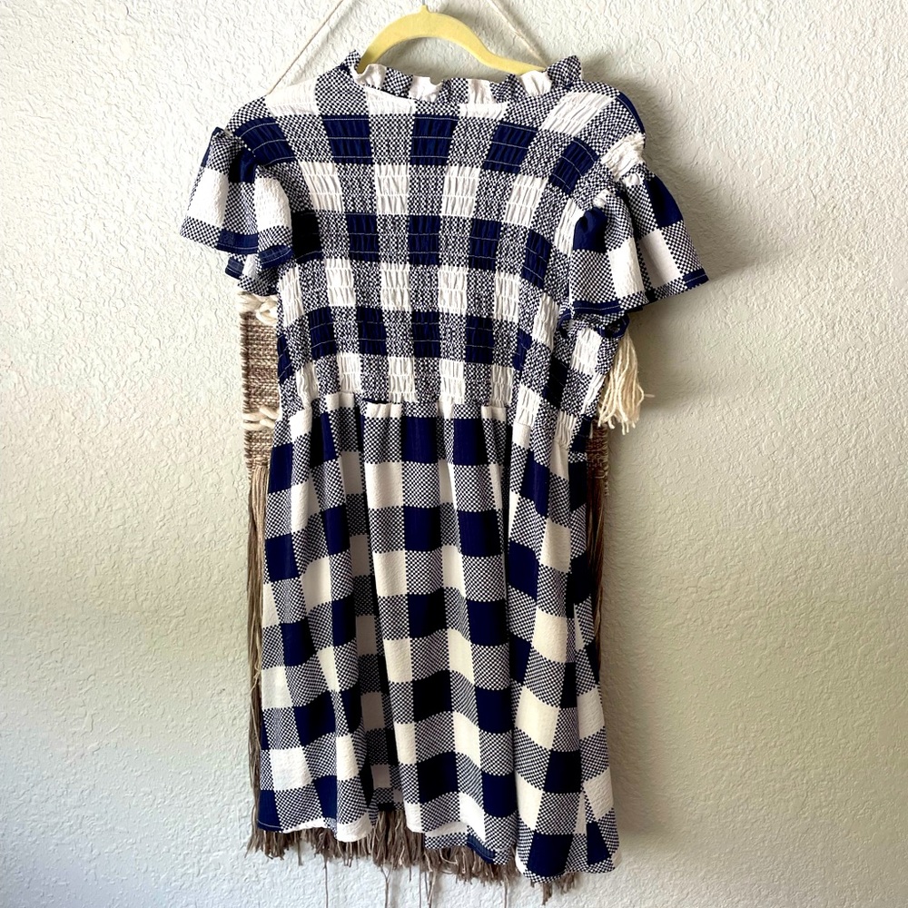 cute knee length dress, size M womens.